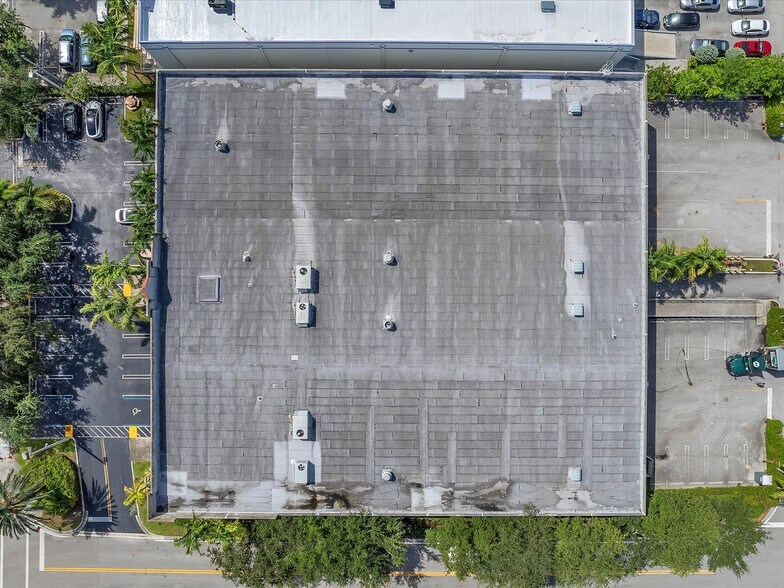 More Photos Of 2260 NW 114th Ave, Doral Warehouse For Lease