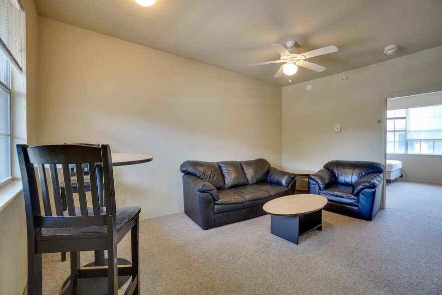 More Photos Of 801 N 49th St, Fort Smith Dormitory For Sale