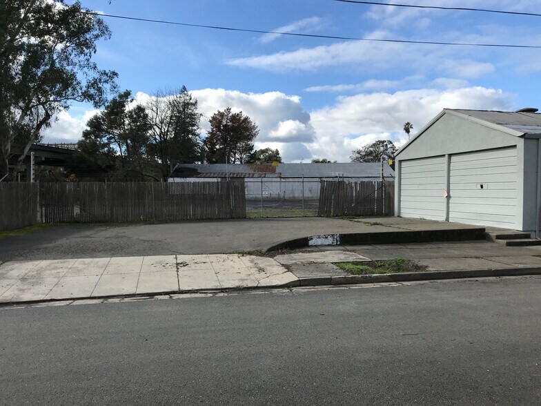 More Photos Of 109 Chestnut St, Santa Rosa Warehouse For Sale