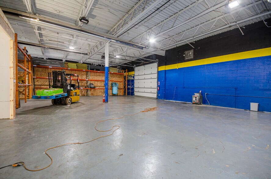 More Photos Of 25315 Kean St, Dearborn Industrial For Lease