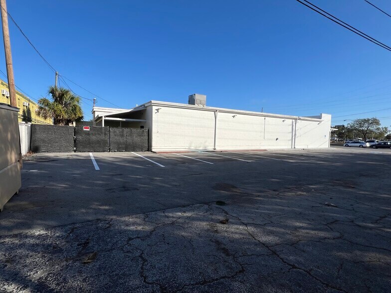 More Photos Of 3435 30th Ave N, Saint Petersburg Freestanding For Lease