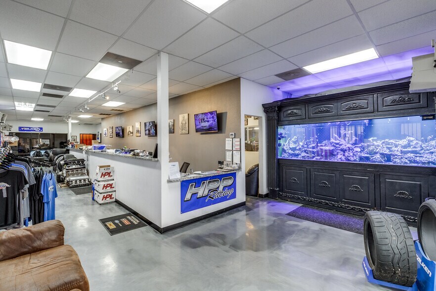 More Photos Of 421 E Walnut St, Garland Warehouse For Sale