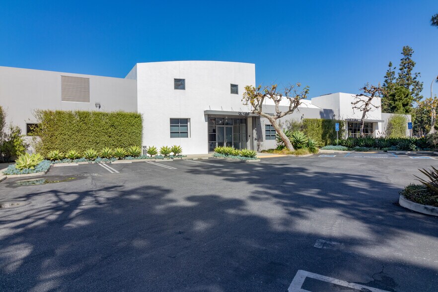 Primary Photo Of 10567 Jefferson Blvd, Culver City Loft Creative Space For Lease