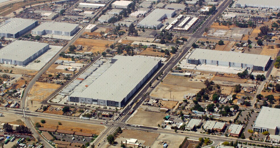 More Photos Of 1070 S Waterman Ave, San Bernardino Distribution For Lease