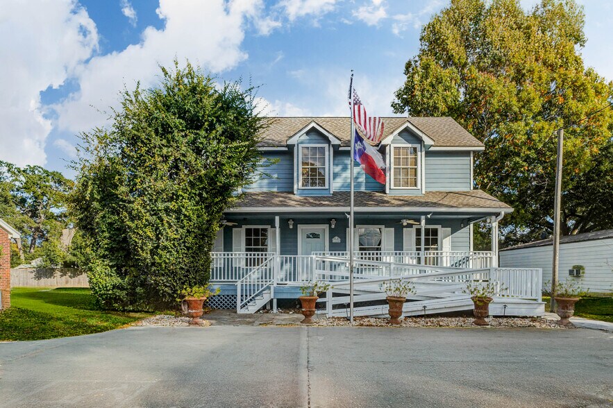 Primary Photo Of 1324 Avenue D, Katy Medical For Sale
