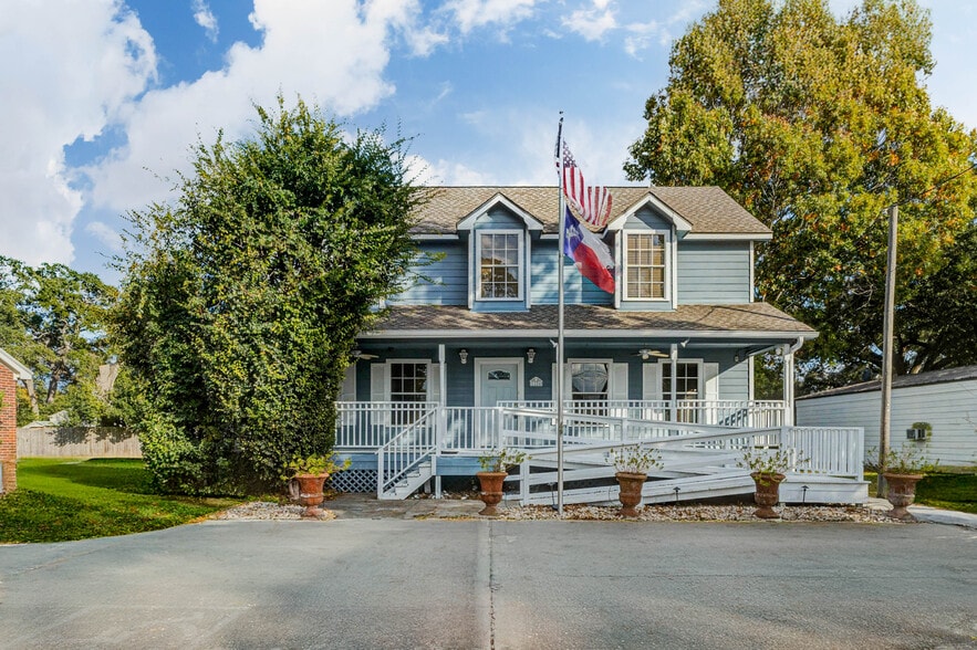 Primary Photo Of 1324 Avenue D, Katy Medical For Sale