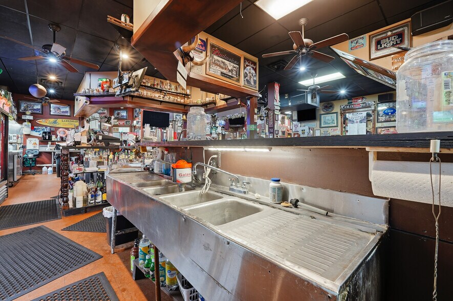 More Photos Of 212 20th St, Huntington Storefront Retail Residential For Sale