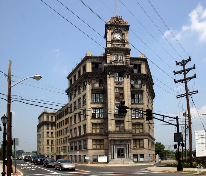 More Photos Of 101 N Pavilion Ave, Riverside Office For Sale