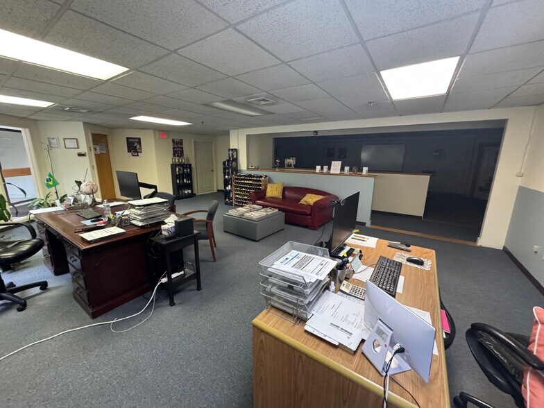 More Photos Of 168 Ayer Rd, Littleton Warehouse For Lease