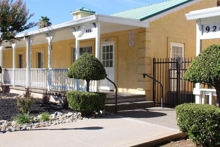 Primary Photo Of 926 E Cypress Ave, Redding Storefront Retail Office For Lease