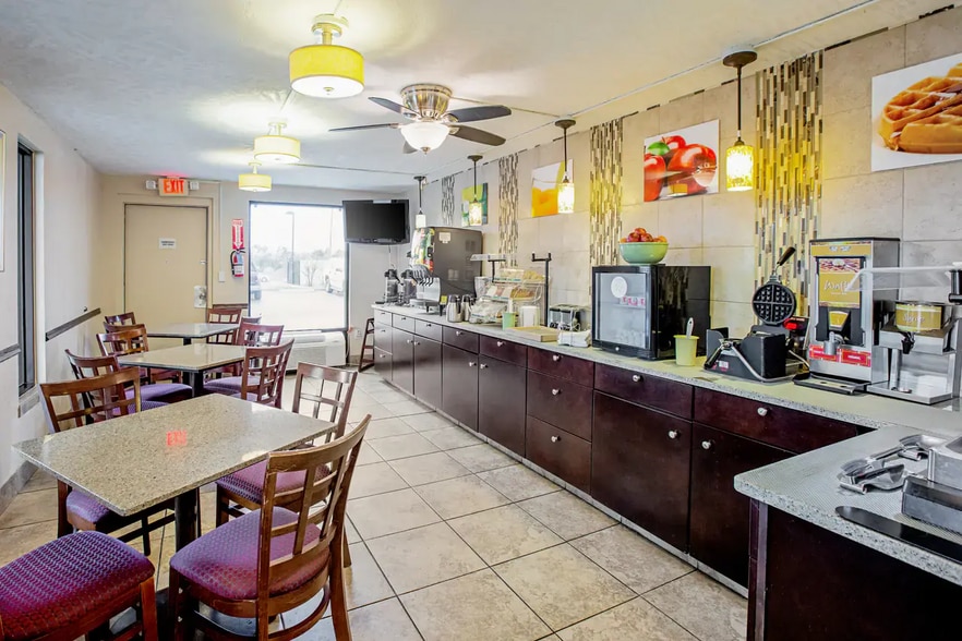 More Photos Of 6819 N Us-129, Live Oak Hotel For Sale