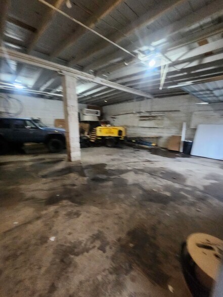 More Photos Of 217 Steedly Dr, Louisville Light Distribution For Sale