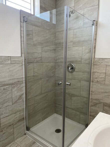 More Photos Of 1667-1671 Anaheim St, Harbor City Storefront Retail Office For Lease