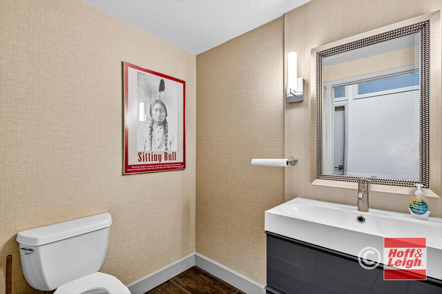 More Photos Of 4634 S Broadway, Englewood Medical For Sale