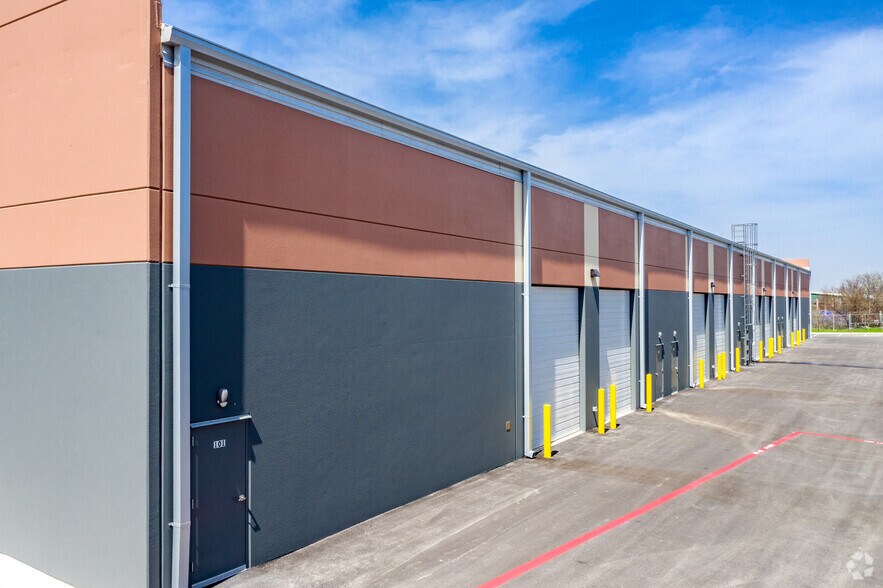 More Photos Of 9702 Ball St, San Antonio Distribution For Lease