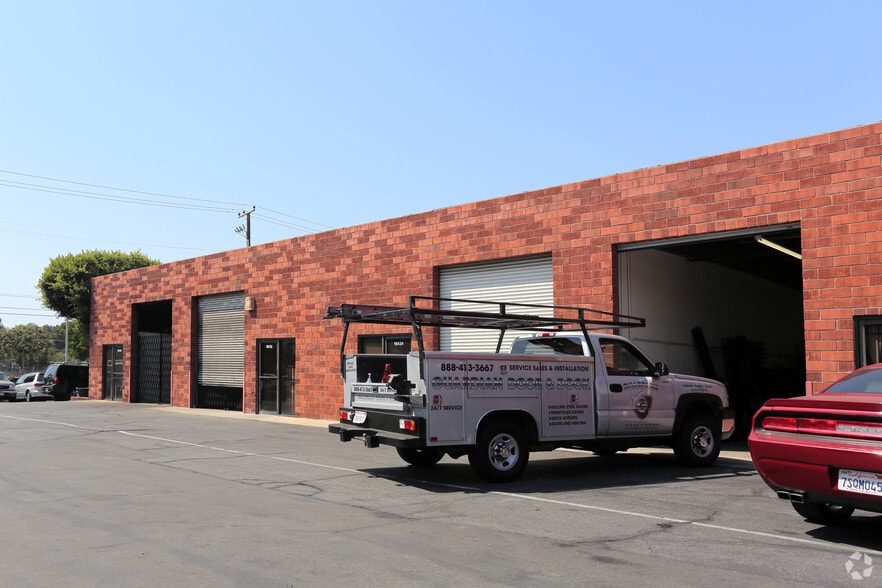 More Photos Of 18400-18448 S Broadway, Gardena Warehouse For Lease