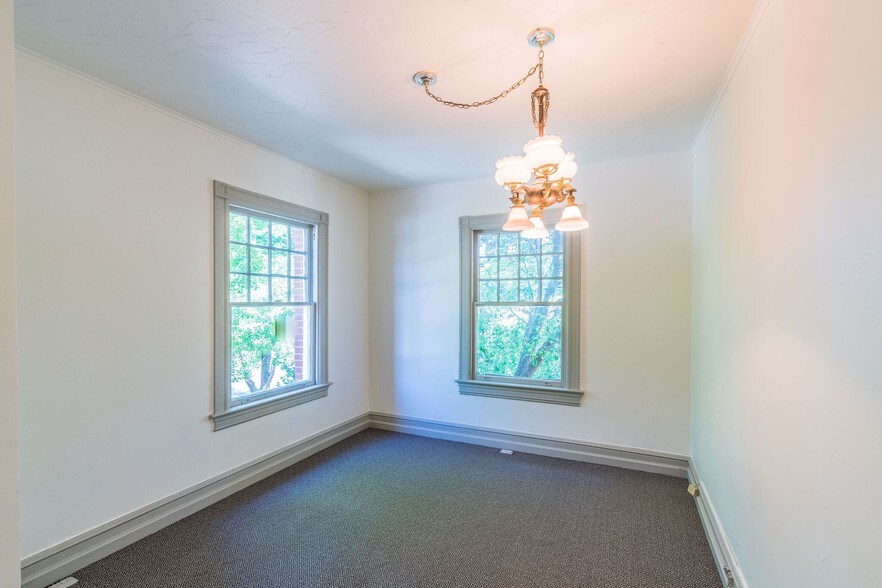 More Photos Of 1923 N Classen Blvd, Oklahoma City Office For Sale