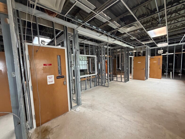 More Photos Of 2100 Ferry St, Easton Medical For Lease