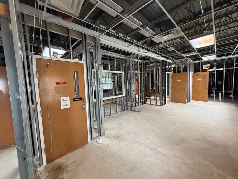 More Photos Of 2100 Ferry St, Easton Medical For Lease