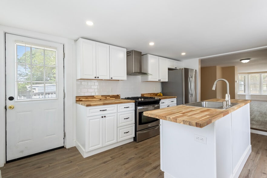More Photos Of 14 W Natick Rd, Warwick Apartments For Sale