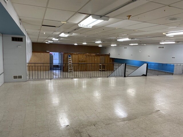 More Photos Of 113 Main St S, Stewartville Storefront For Lease