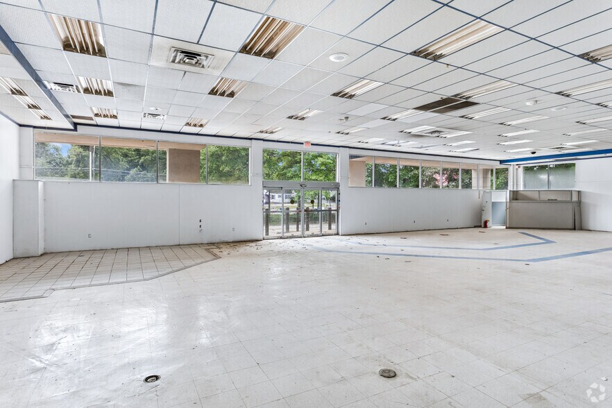 More Photos Of 3059 Washington Rd, East Point Freestanding For Sale