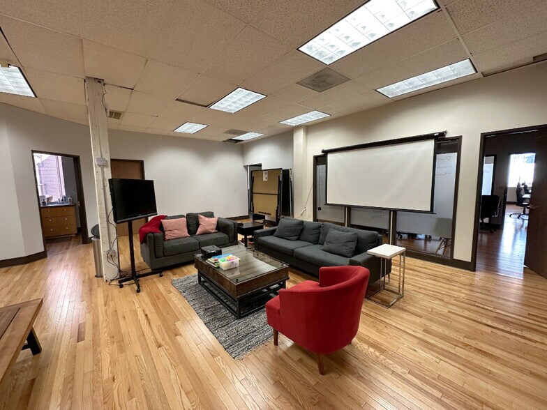 More Photos Of 2433-2435 Curtis St, Denver Loft Creative Space For Lease