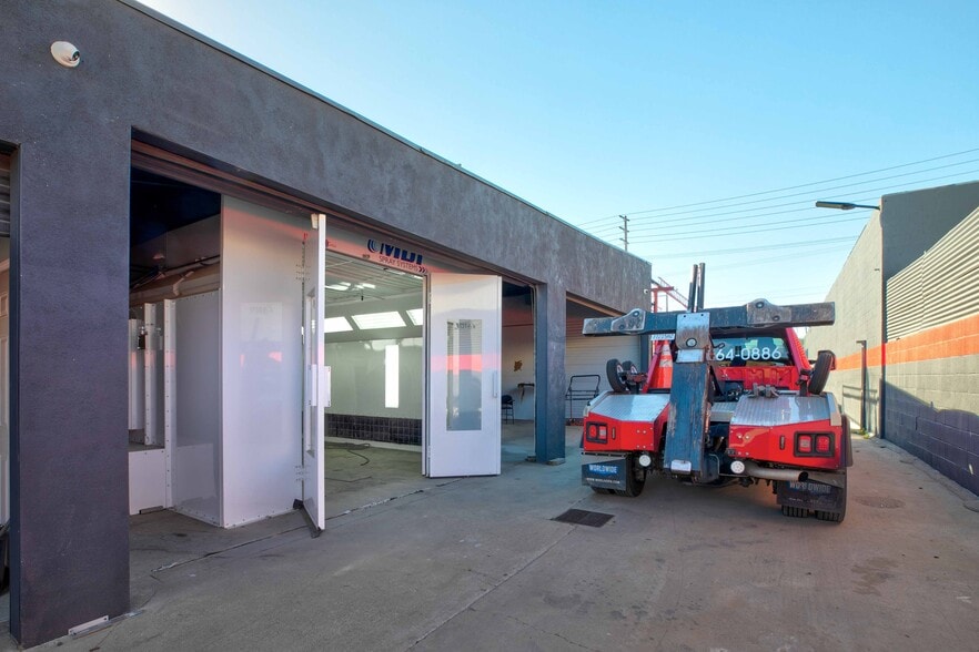 More Photos Of 11686 Sheldon St, Sun Valley Warehouse For Lease