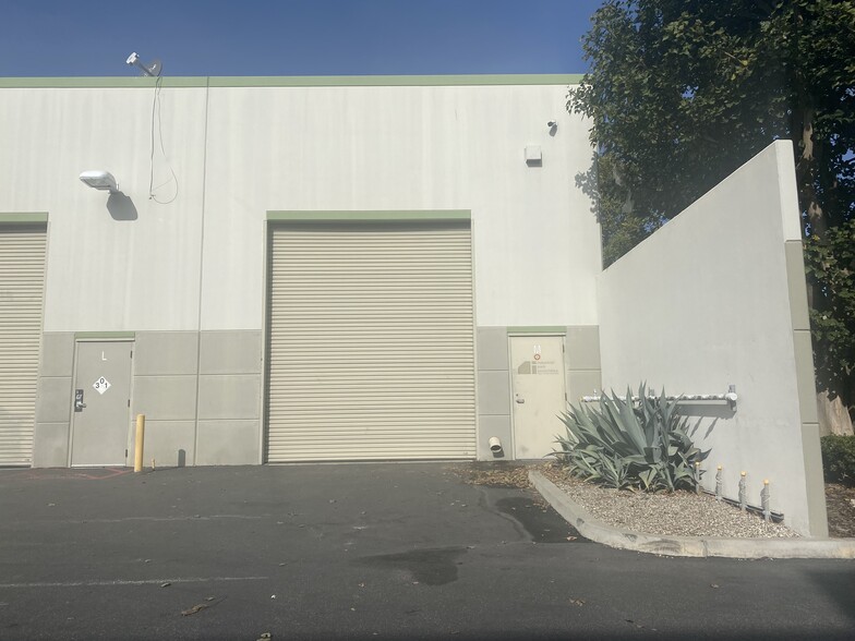 More Photos Of 2000 Cabot Pl, Oxnard Warehouse For Sale