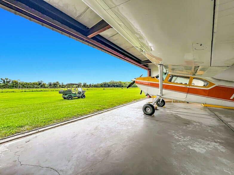 More Photos Of 7001 W Jones Ave, Mount Dora Airplane Hangar For Sale