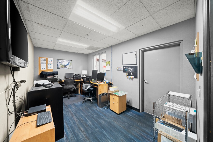More Photos Of 4081 Seaport Blvd, West Sacramento Warehouse For Lease
