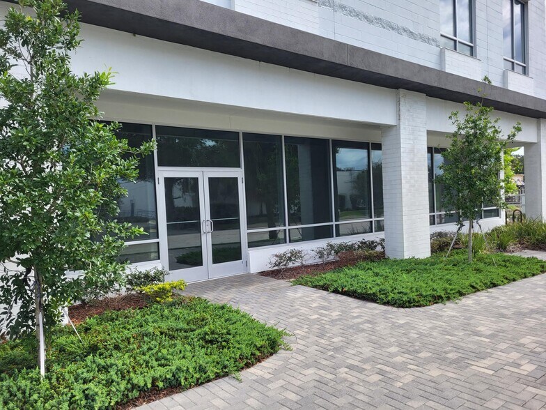 More Photos Of 408 N Primrose Dr, Orlando Self Storage For Lease