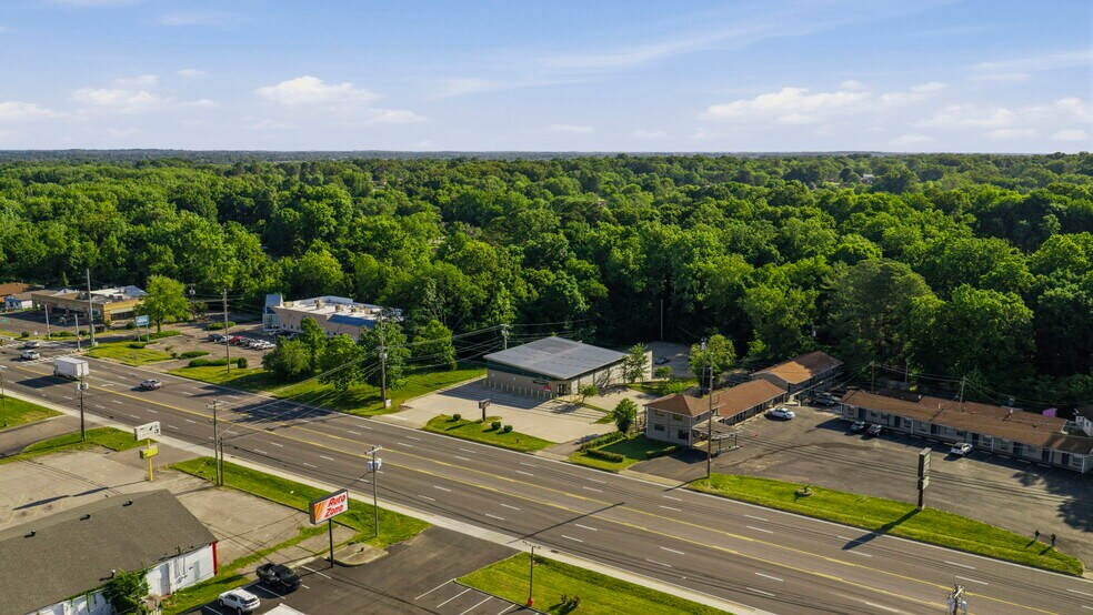 More Photos Of 1435 Fort Campbell Blvd, Clarksville Freestanding For Sale