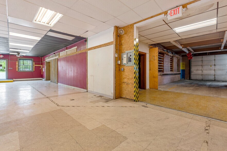 More Photos Of 28 Collins St, Seabrook Flex For Sale