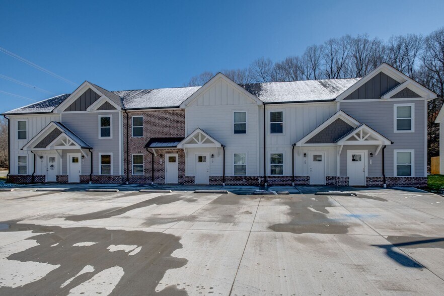 More Photos Of 100 Henry Dr, Burns Apartments For Sale