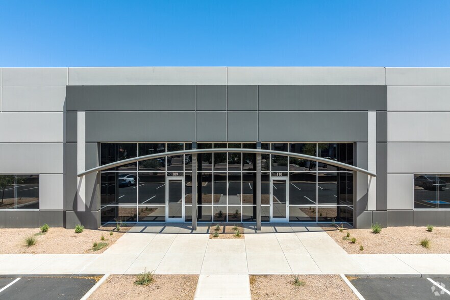 More Photos Of 2140 W Broadway Rd, Mesa Warehouse For Lease
