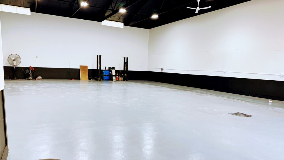 More Photos Of 3236 Rennie Smith Dr, South Chicago Heights Warehouse For Sale