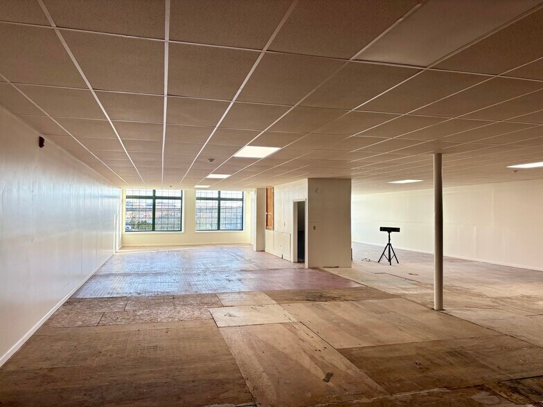 More Photos Of 369 Bank St, New London Storefront Retail Residential For Lease