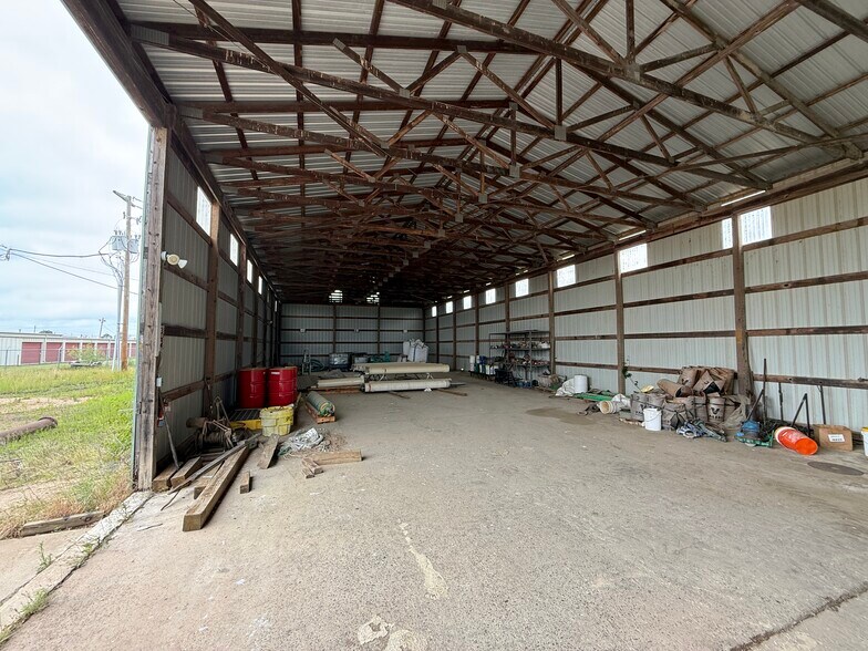 More Photos Of 2015 S Main St, Stuttgart Warehouse For Sale
