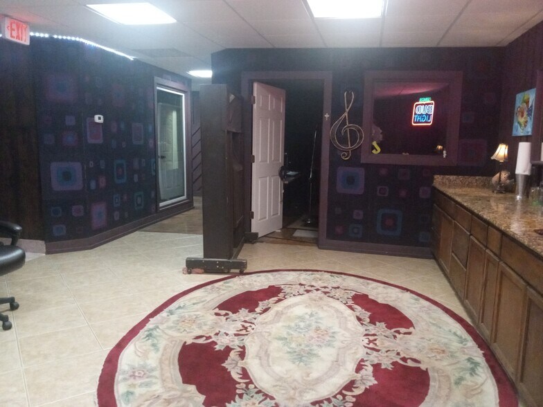 More Photos Of 200 W Malloy Bridge Rd, Seagoville Flex For Sale