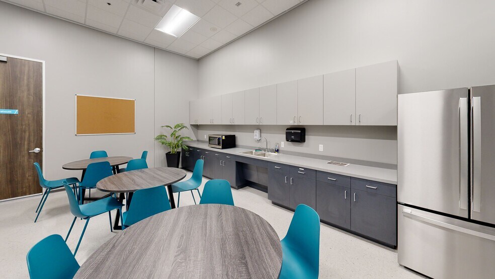 More Photos Of 2700 Louis Henna Blvd, Round Rock Warehouse For Lease