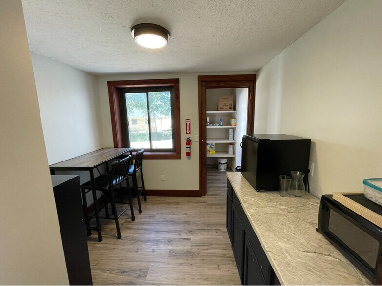 More Photos Of 116 W 19th St, Falls City Showroom For Sale