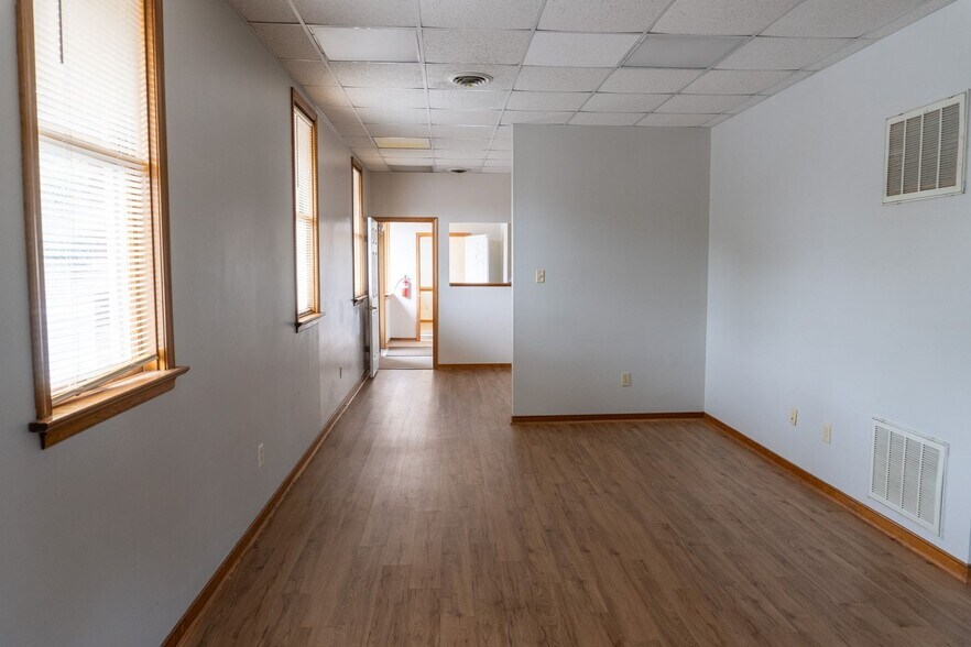 More Photos Of 4794 Finlay St, Richmond Office For Sale