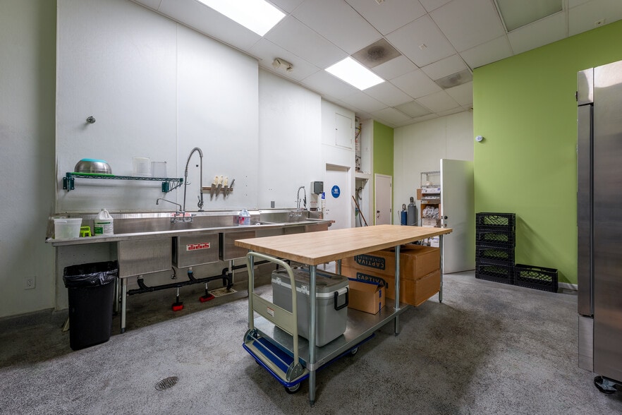 More Photos Of 401-425 University Ave, San Diego Apartments For Lease