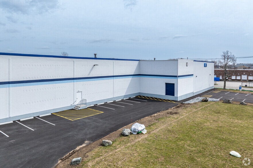 More Photos Of 12 Industrial Way, Wilmington Warehouse For Sale