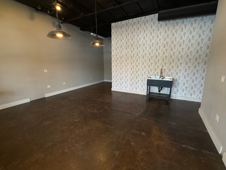 More Photos Of 12177 Business Park Dr, Truckee Flex For Lease