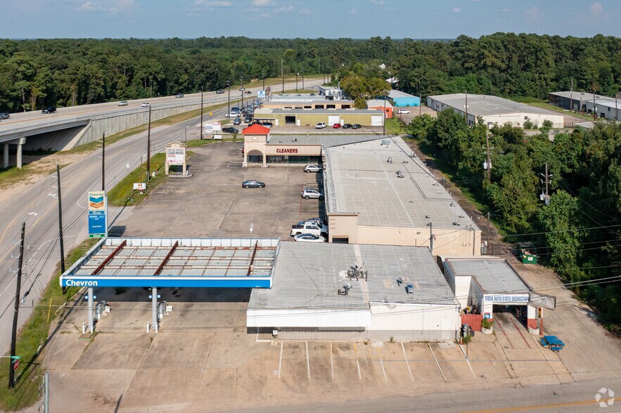 More Photos Of 990 Rayford Rd, Spring Storefront For Sale