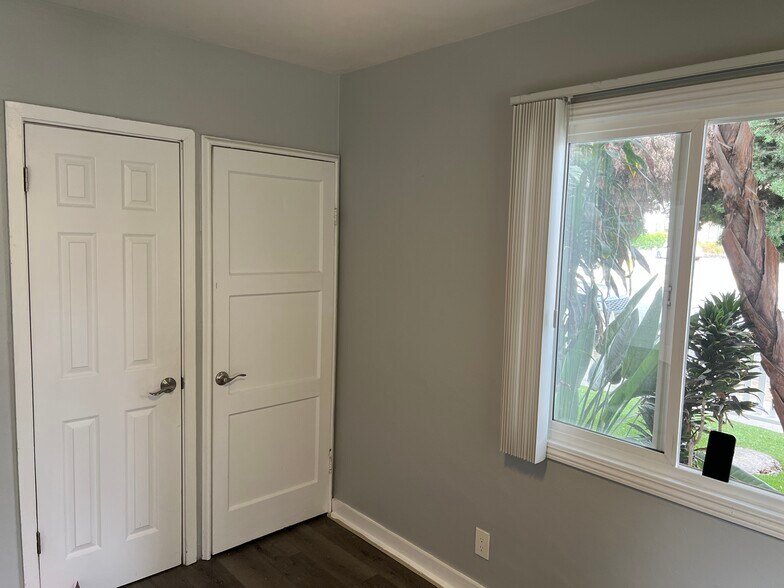 More Photos Of 2403 Louella Ave, Venice Apartments For Sale