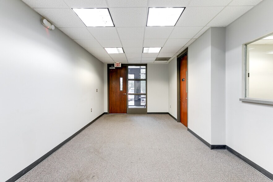 More Photos Of 8917 Fargo Rd, Richmond Office For Lease