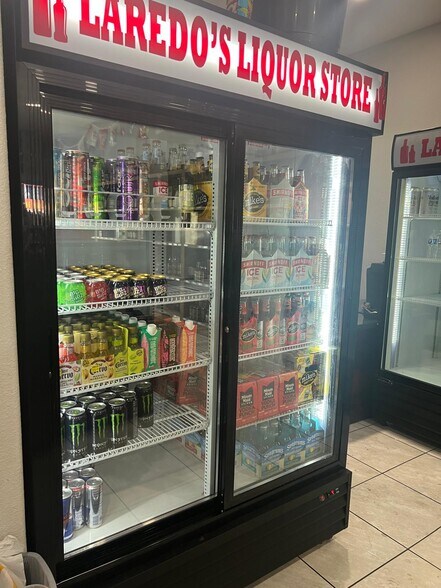 More Photos Of 1602 Corpus Christi St, Laredo General Retail For Lease